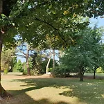 Chateau La Graviere Bed & Breakfast