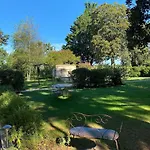 Oda ve Kahvaltı Chateau La Graviere