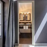 Oda ve Kahvaltı Chateau La Graviere 4*