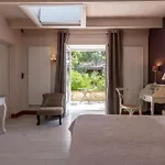 Oda ve Kahvaltı Chateau La Graviere