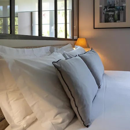 Chateau La Graviere Bed & Breakfast