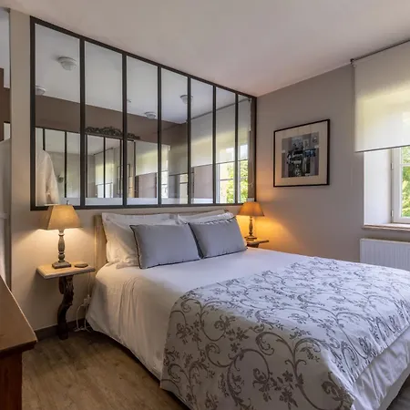 Chateau La Graviere Bed & Breakfast