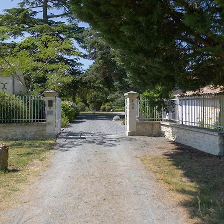 Chateau La Graviere 4*