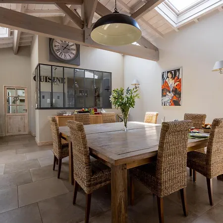 Chateau La Graviere Bed & Breakfast