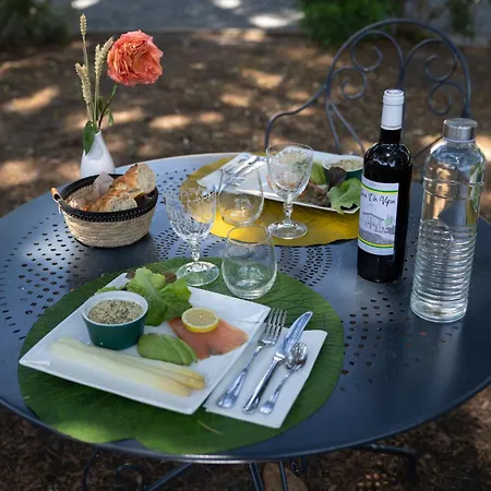 Chateau La Graviere Bed & Breakfast *