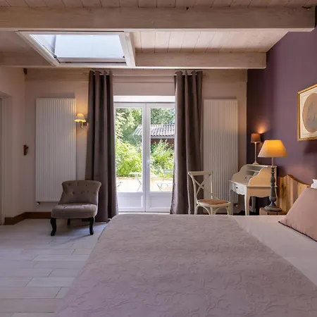 Chateau La Graviere Bed & Breakfast