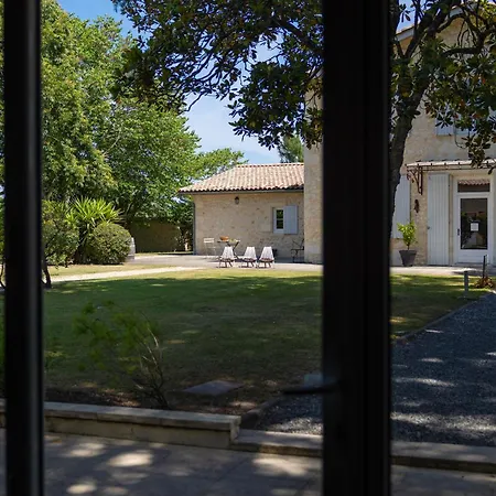 Oda ve Kahvaltı Chateau La Graviere 4*