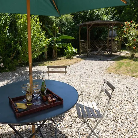 Chateau La Graviere Bed & Breakfast