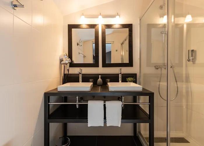 Chateau La Graviere Bed & Breakfast