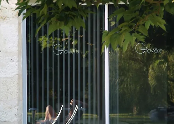 Bed & Breakfast Chateau La Graviere 4*