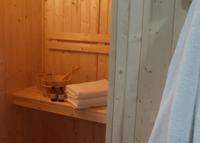 Bed & Breakfast Chateau La Graviere 4*